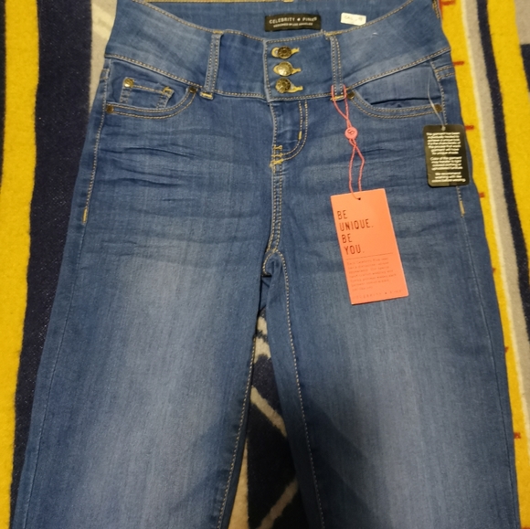 NWT women's jeans - Picture 2 of 3